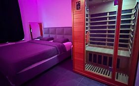 La Suite White Wellness Jacuzzi & Sauna